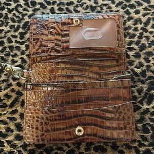 Brahmin wristlet, pecan used in excellent condition